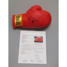 ROBERT DE NIRO 'Raging Bull' Hand Signed Boxing Glove + JSA Coa ROBERT DE NIRO 'Raging Bull' Hand Signed Boxing Glove + JSA Coa