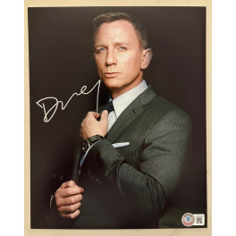 007 Daniel Craig 'James Bond'  Hand Signed 8"x10" Photo + BECKETT COA