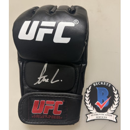 Alexander 'The Great' Volkanovski Hand Signed 4oz UFC Glove + Beckett COA Alexander 'The Great' Volkanovski Hand Signed 4oz UFC Glove + Beckett COA