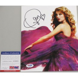 TAYLOR SWIFT Hand Signed 8"x10" Photo + PSA DNA COA TAYLOR SWIFT Hand Signed 8"x10" Photo + PSA DNA COA
